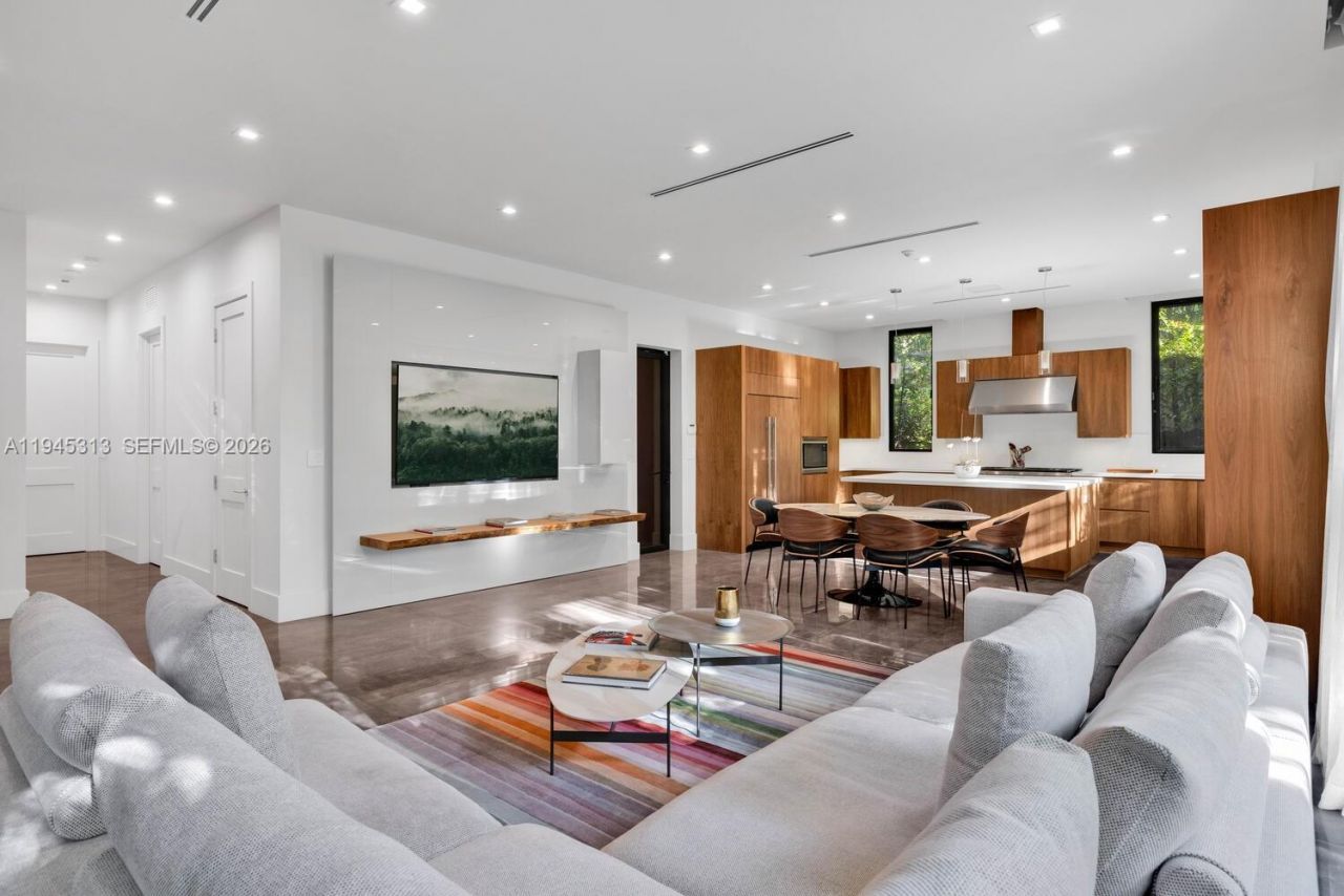 3232 Emathla St , Miami, FL 33133 Photo