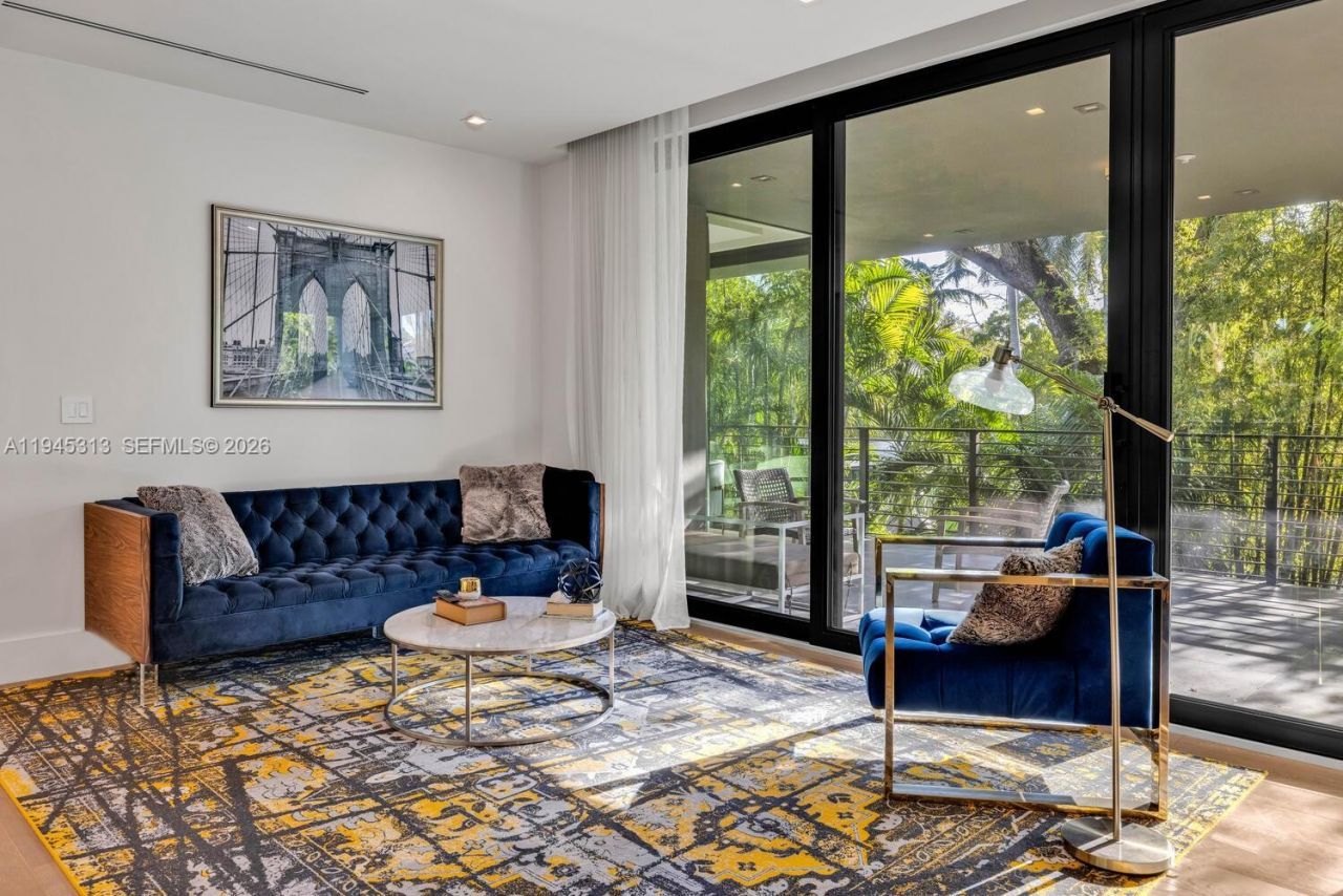 3232 Emathla St , Miami, FL 33133 Photo