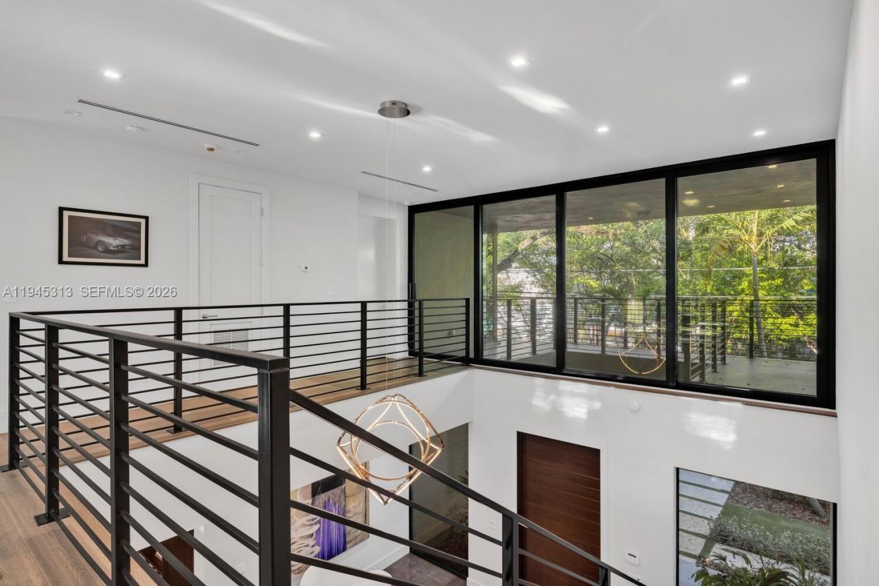 3232 Emathla St , Miami, FL 33133 Photo