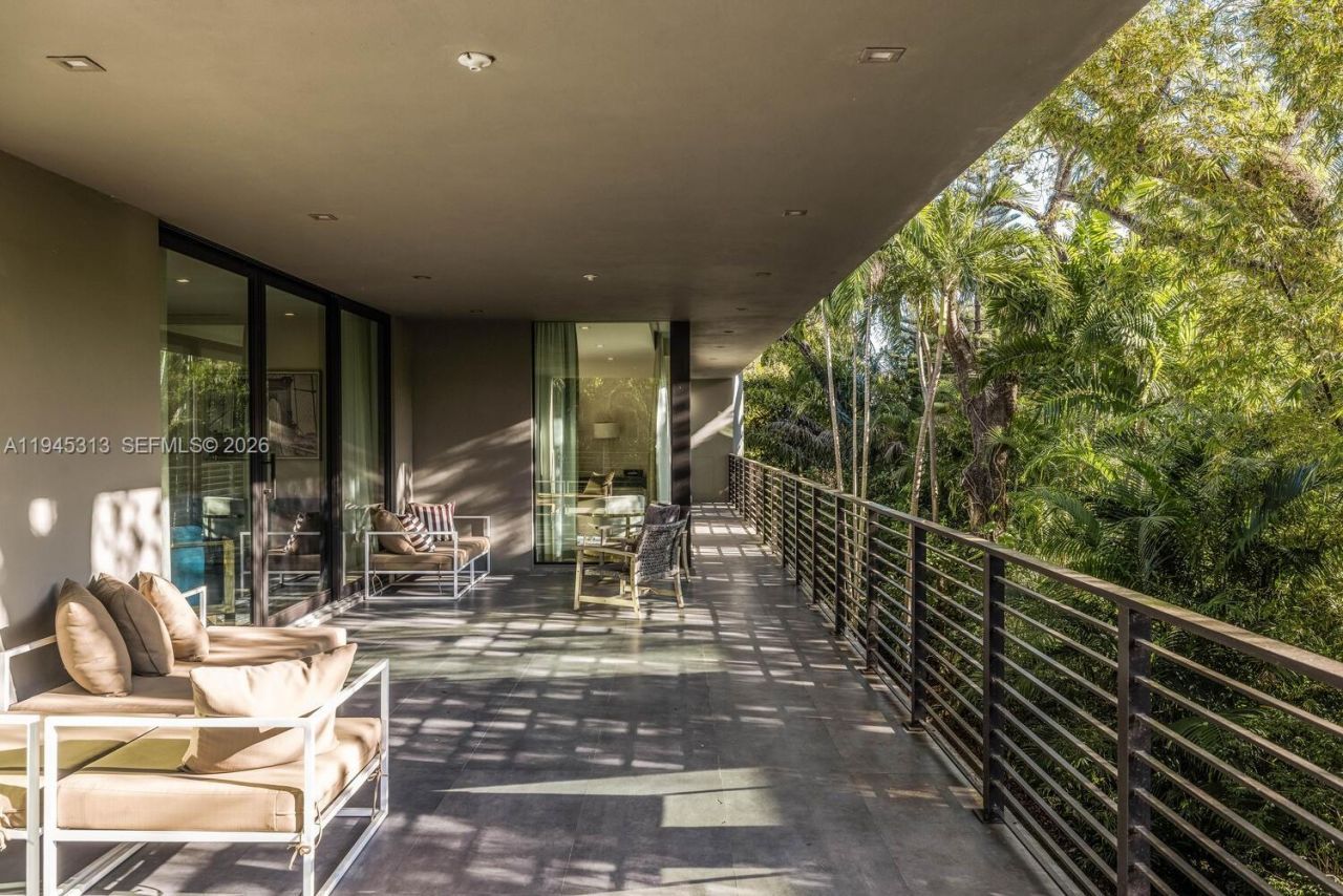 3232 Emathla St , Miami, FL 33133 Photo