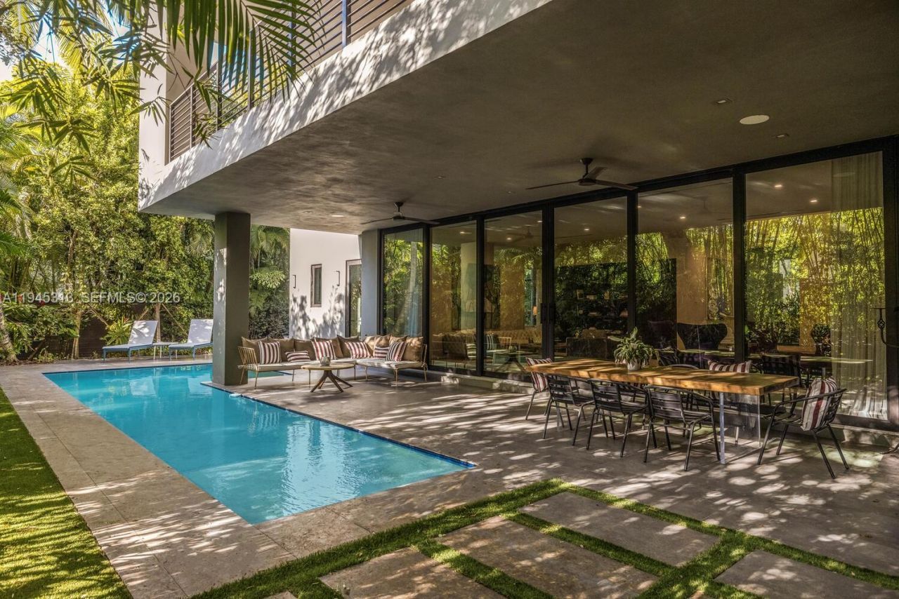 3232 Emathla St , Miami, FL 33133 Photo