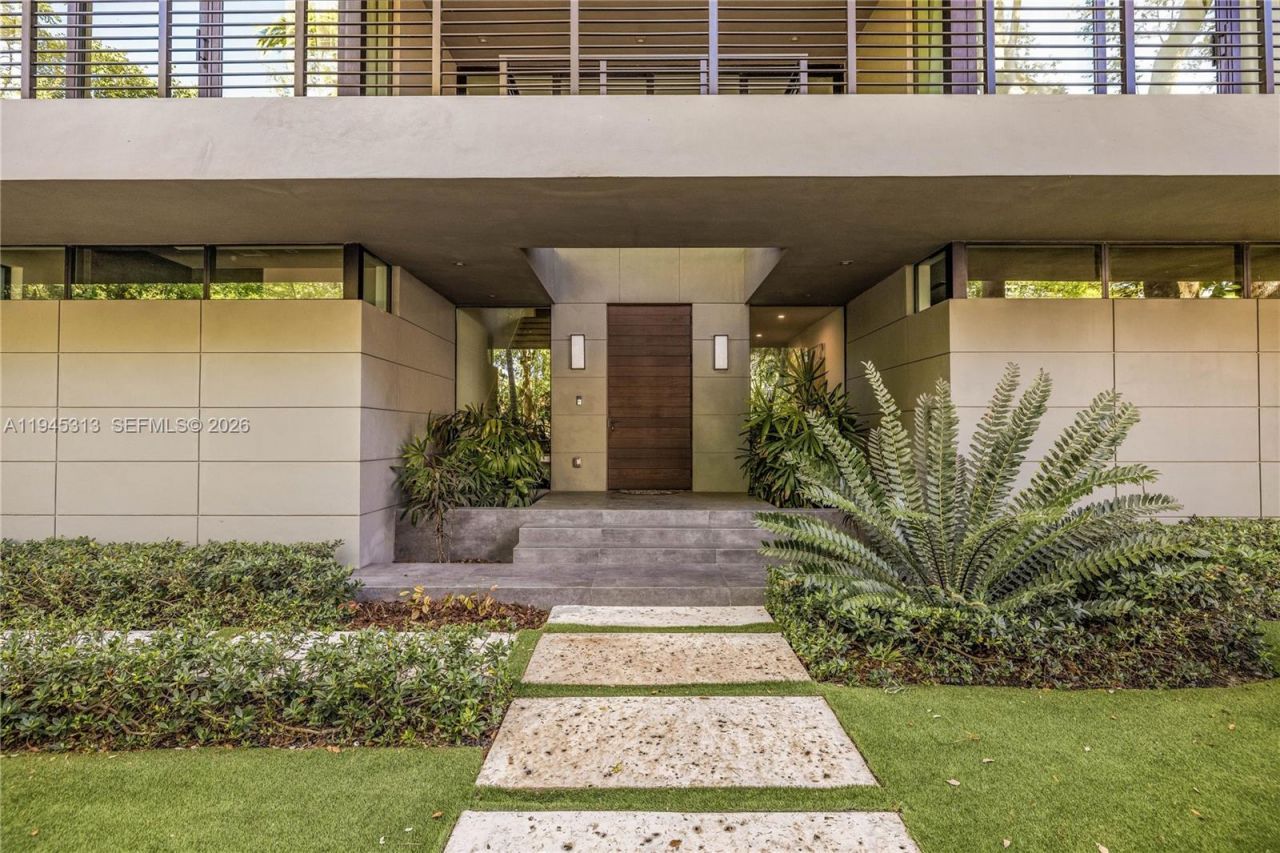 3232 Emathla St , Miami, FL 33133 Photo