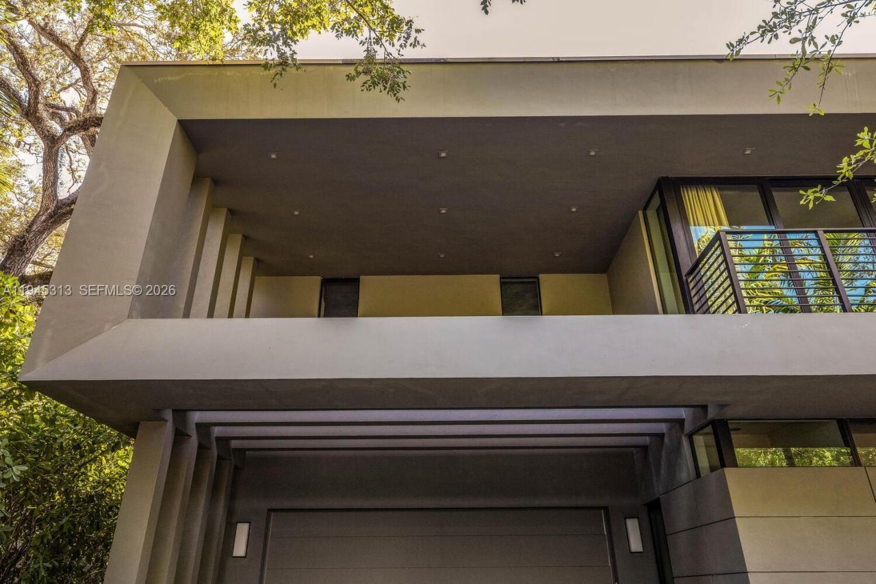 3232 Emathla St , Miami, FL 33133 Photo