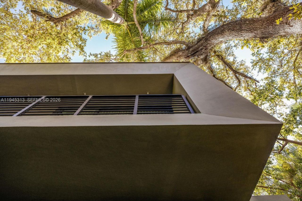 3232 Emathla St , Miami, FL 33133 Photo