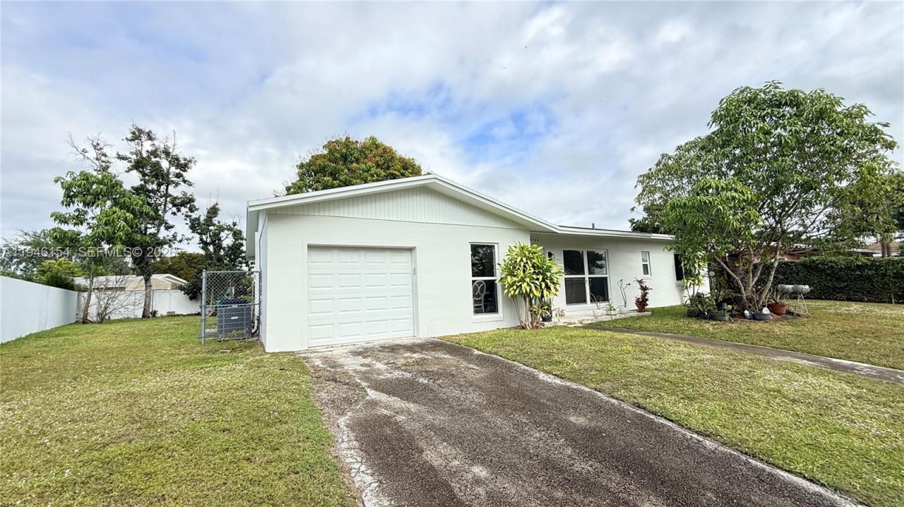 10765 SW 155th Ter, Miami, FL 33157 Photo