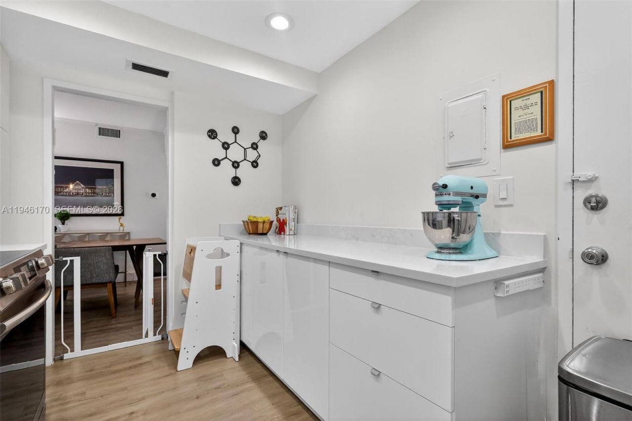 9381 E Bay Harbor Dr, Unit 303N, Bay Harbor Islands, FL 33154 Photo