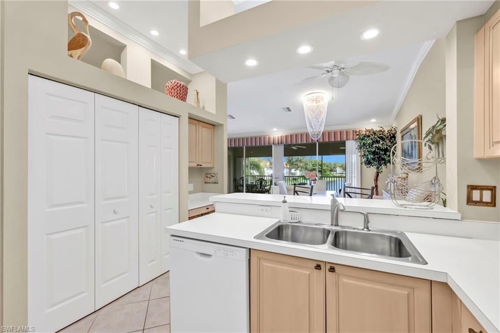 2476 Orchid Bay Dr, Unit W201, Naples, FL 34109 Photo