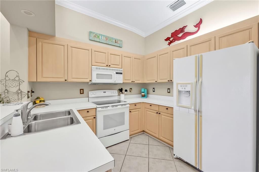 2476 Orchid Bay Dr, Unit W201, Naples, FL 34109 Photo