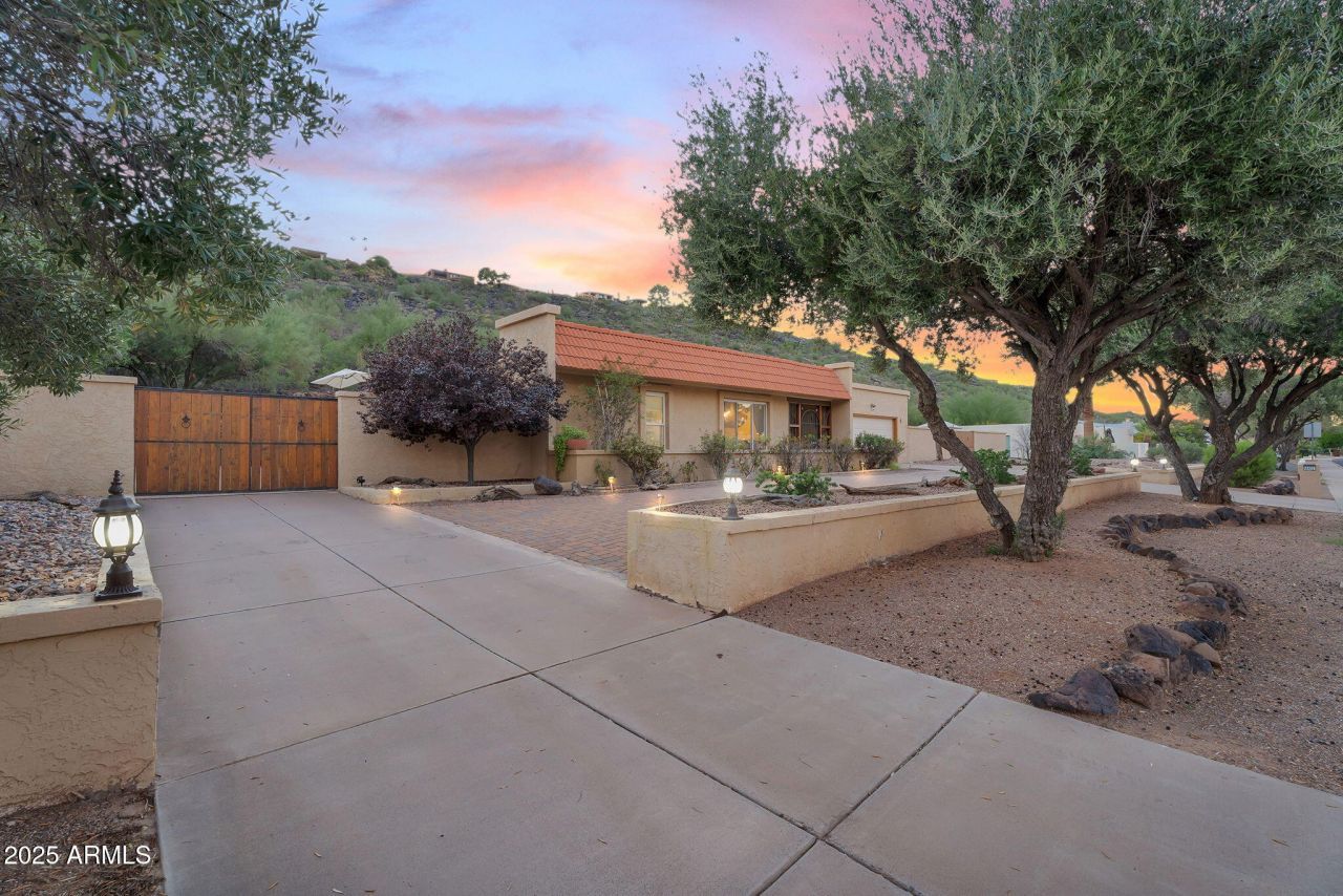 14402 N Coral Gables Drive, Phoenix, AZ 85023 Main Photo