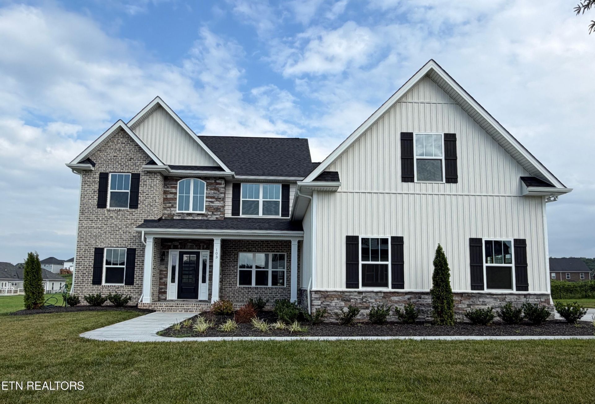103 Checkerberry Rd, Oak Ridge, TN 37830 Main Photo