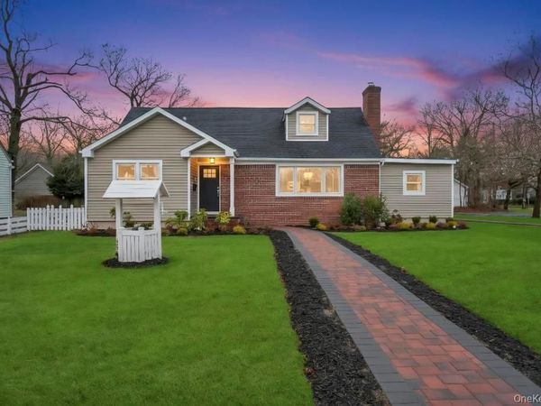 92 Sunset Road, Bay Shore, NY 11706