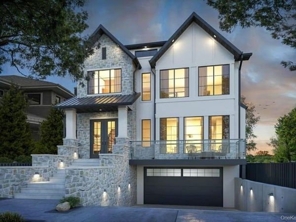 NC Seusing Boulevard, Hauppauge, NY 11788