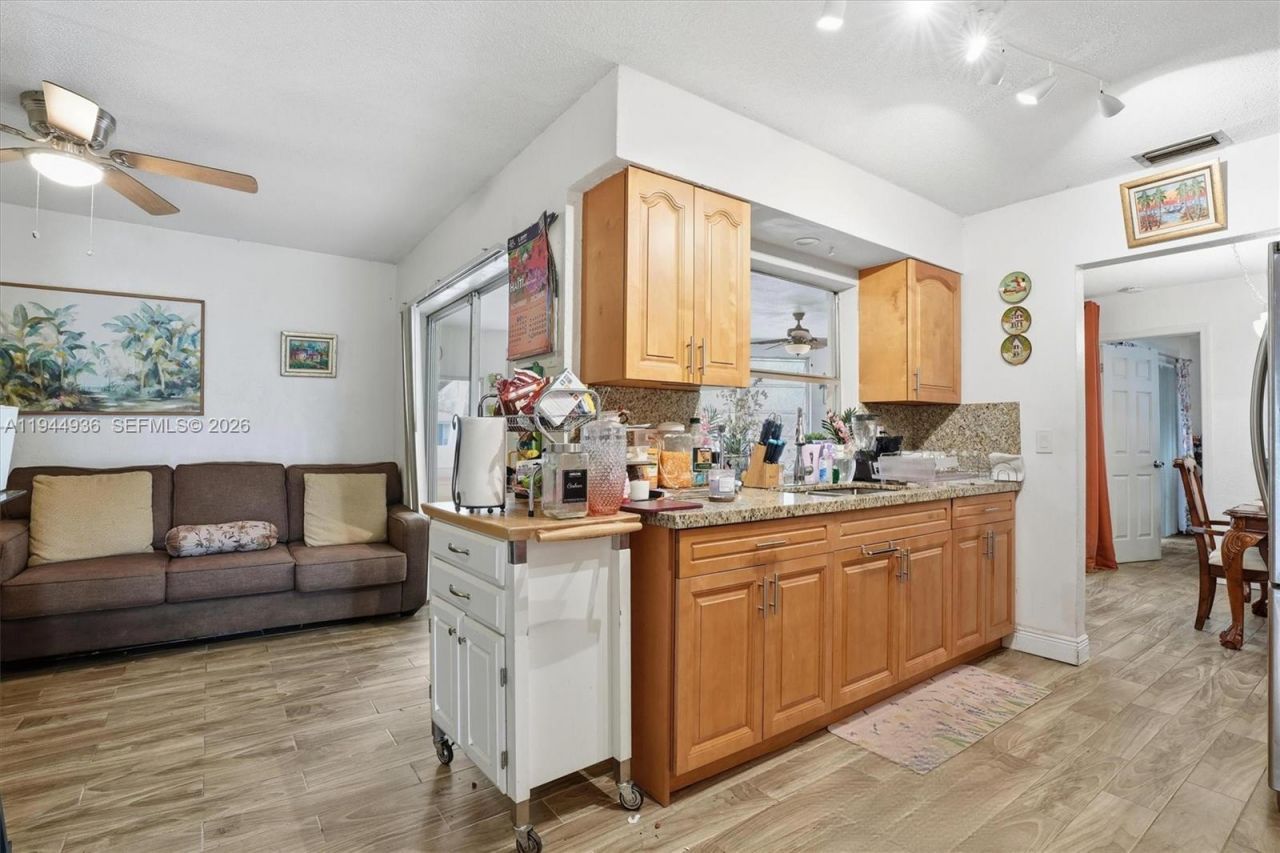 9417 NW 70th Pl, Tamarac, FL 33321 Photo