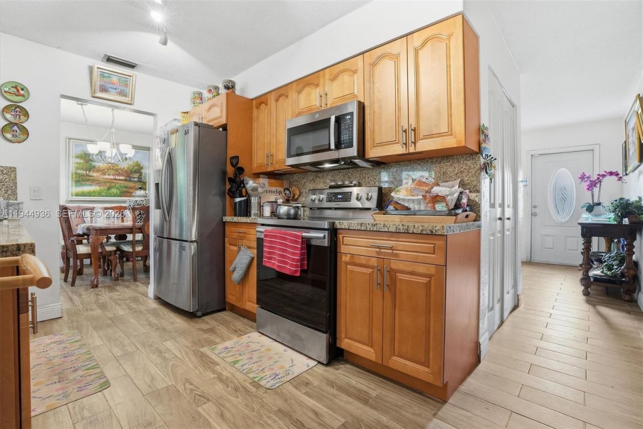 9417 NW 70th Pl, Tamarac, FL 33321 Photo