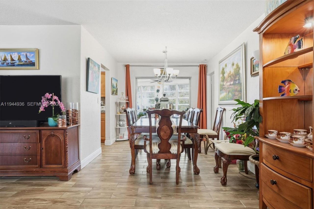 9417 NW 70th Pl, Tamarac, FL 33321 Photo