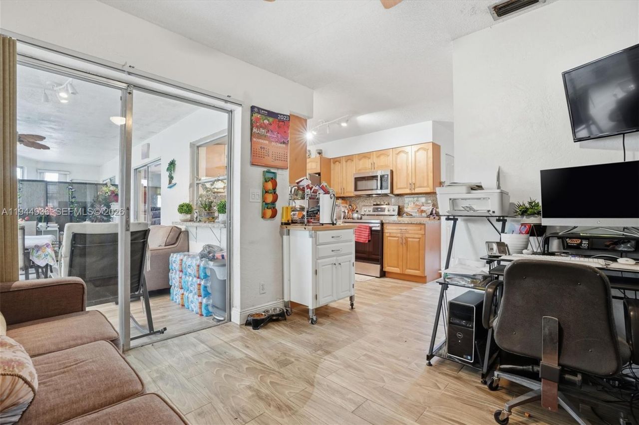 9417 NW 70th Pl, Tamarac, FL 33321 Photo