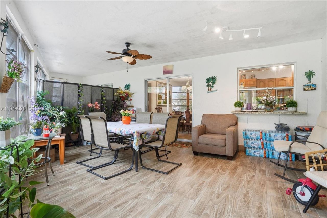 9417 NW 70th Pl, Tamarac, FL 33321 Photo