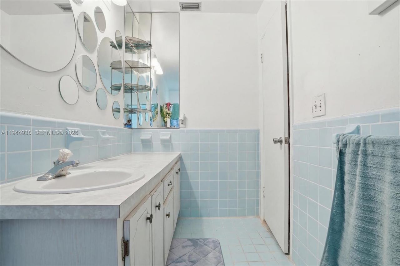 9417 NW 70th Pl, Tamarac, FL 33321 Photo