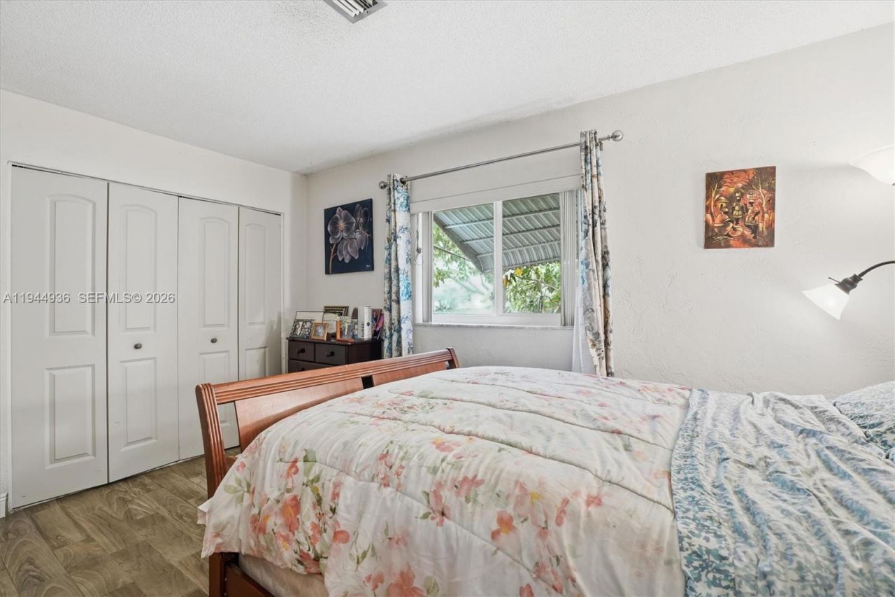 9417 NW 70th Pl, Tamarac, FL 33321 Photo