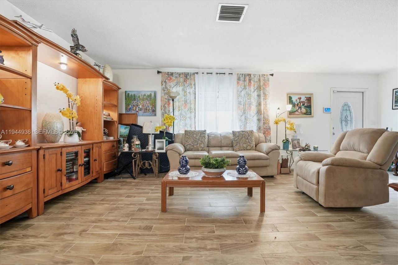 9417 NW 70th Pl, Tamarac, FL 33321 Photo