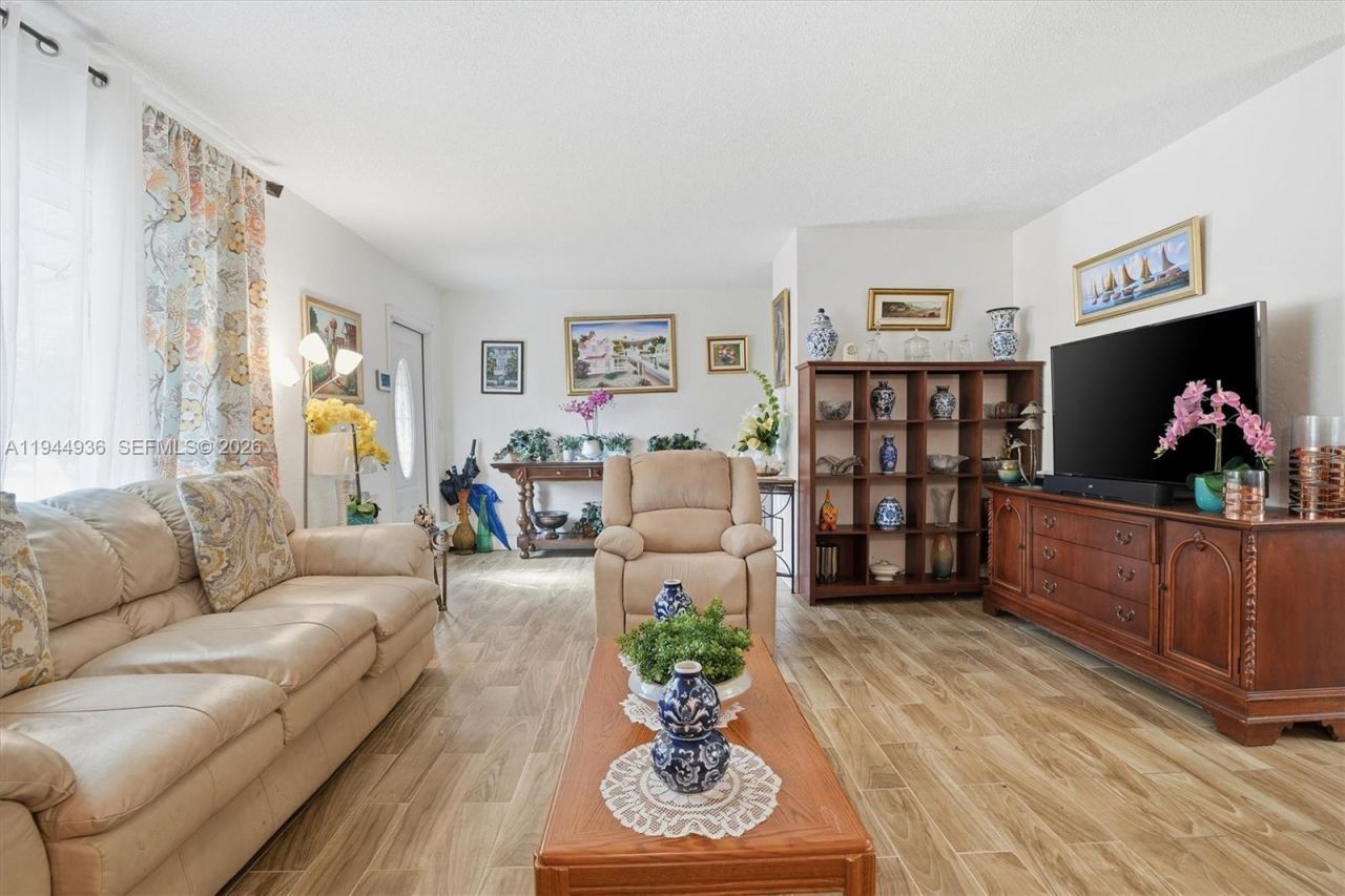 9417 NW 70th Pl, Tamarac, FL 33321 Photo