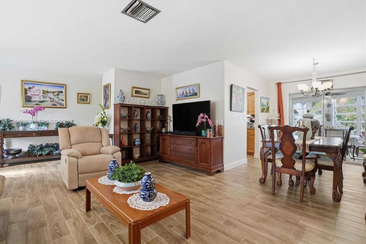 9417 NW 70th Pl, Tamarac, FL 33321 Photo