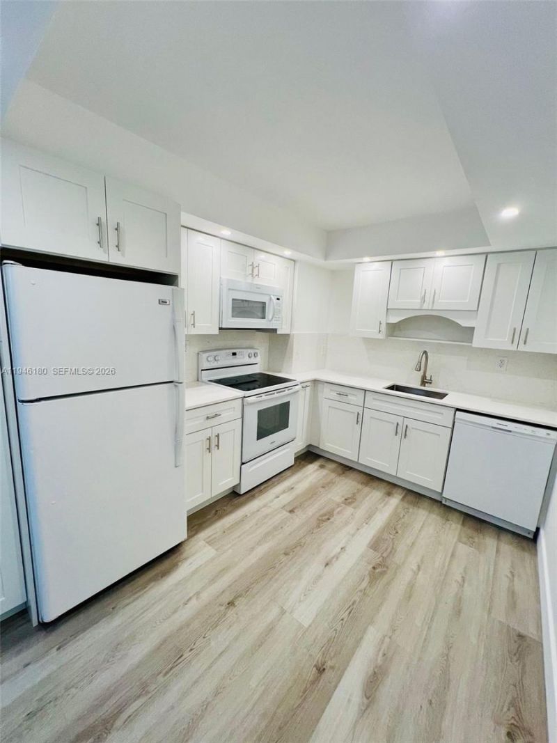 2655 Collins Ave, Unit 406, Miami Beach, FL 33140 Photo