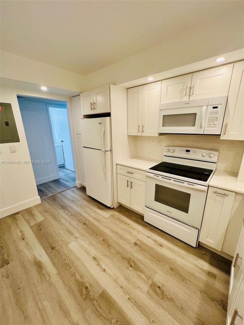 2655 Collins Ave, Unit 406, Miami Beach, FL 33140 Photo