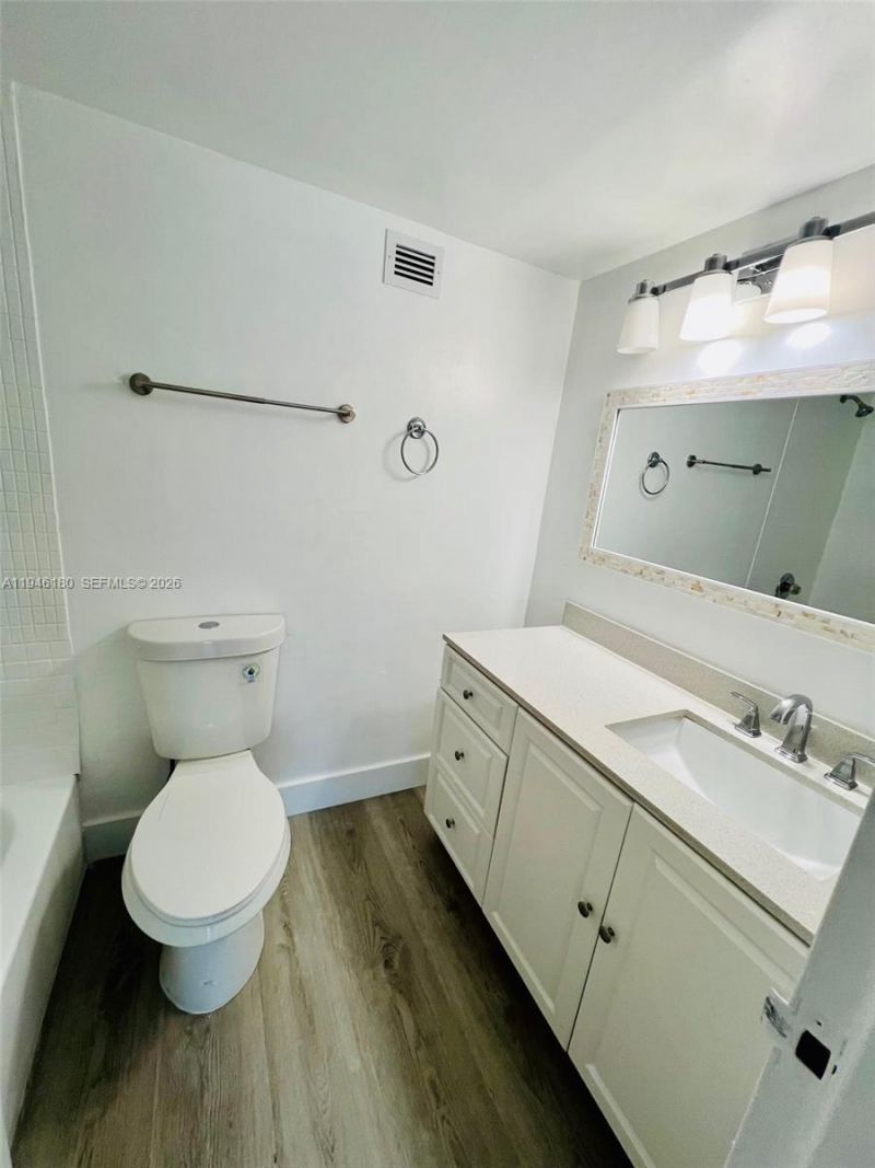 2655 Collins Ave, Unit 406, Miami Beach, FL 33140 Photo