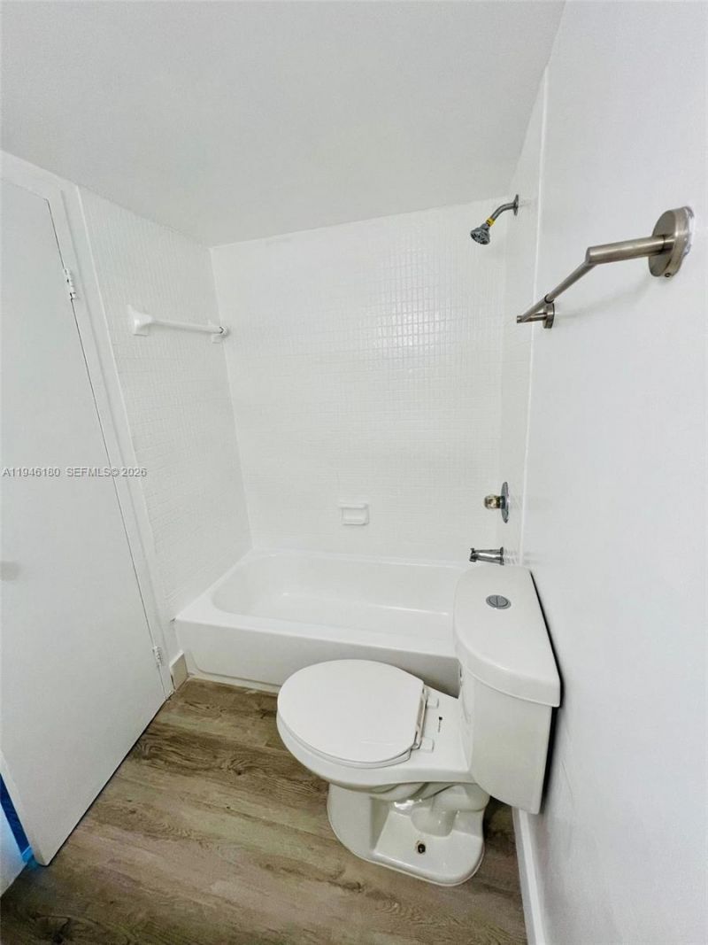 2655 Collins Ave, Unit 406, Miami Beach, FL 33140 Photo