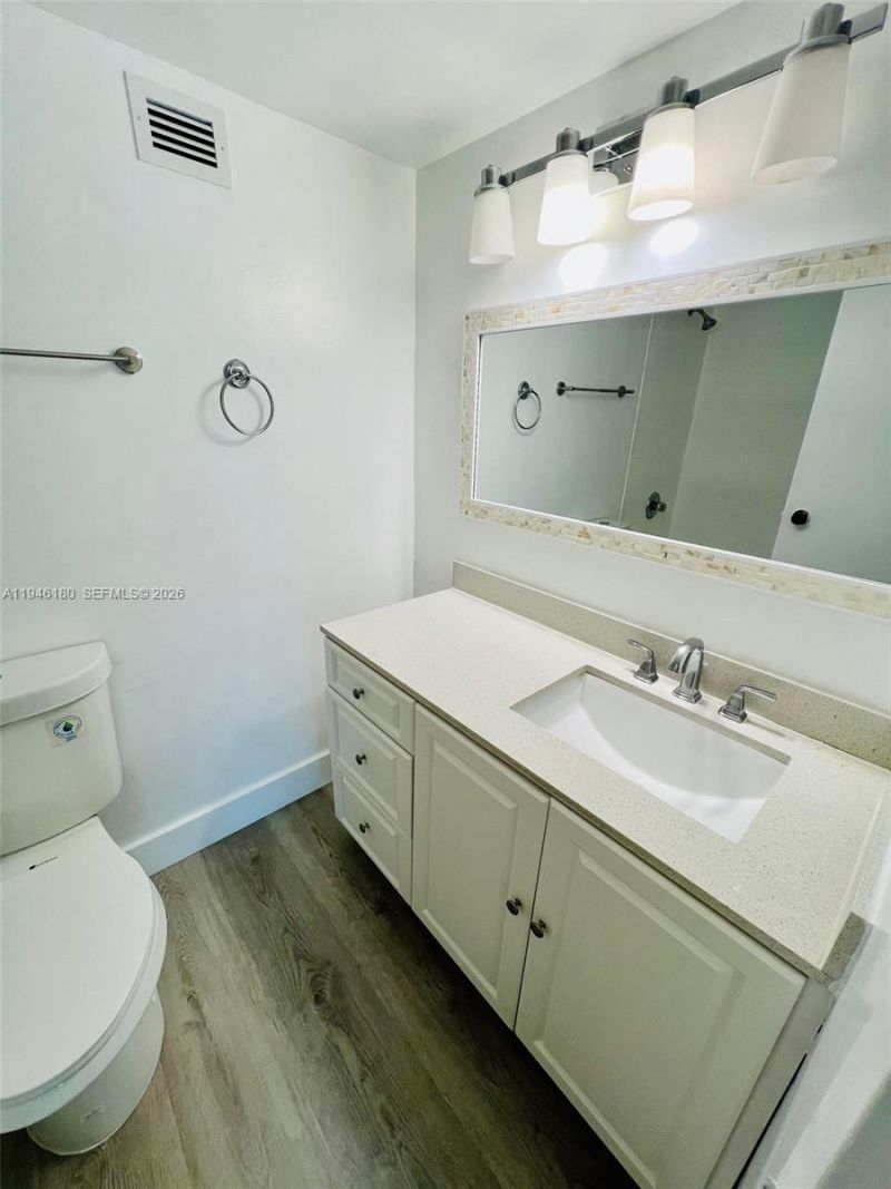 2655 Collins Ave, Unit 406, Miami Beach, FL 33140 Photo