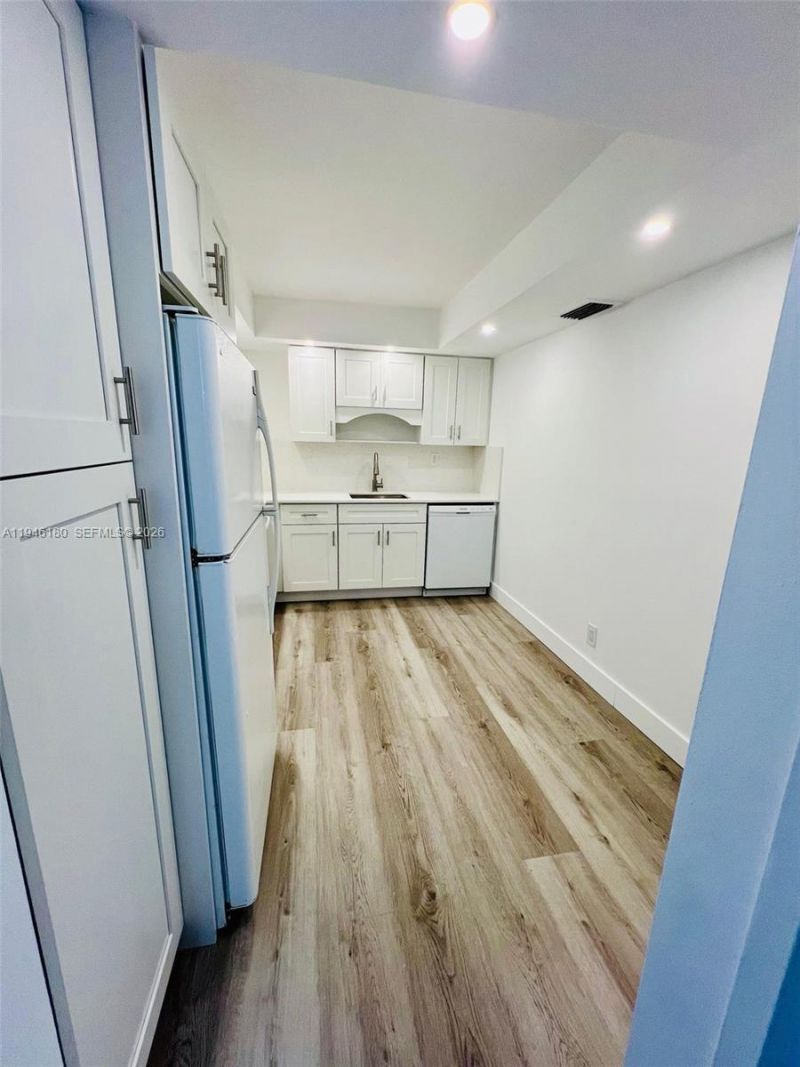 2655 Collins Ave, Unit 406, Miami Beach, FL 33140 Photo