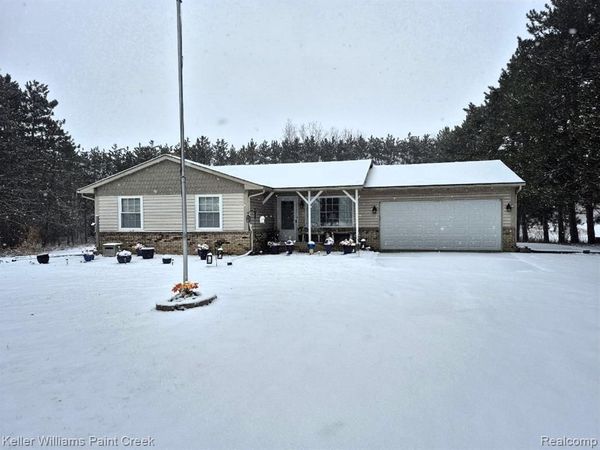 6373 Hall Road, Almont Twp, MI 48428