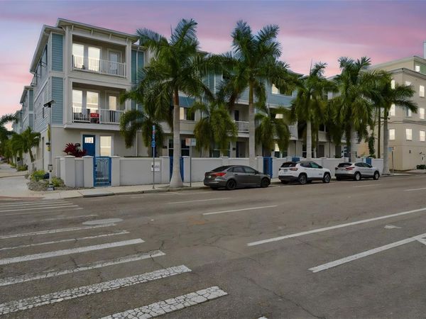 262 8TH STREET N, ST PETERSBURG, FL 33701