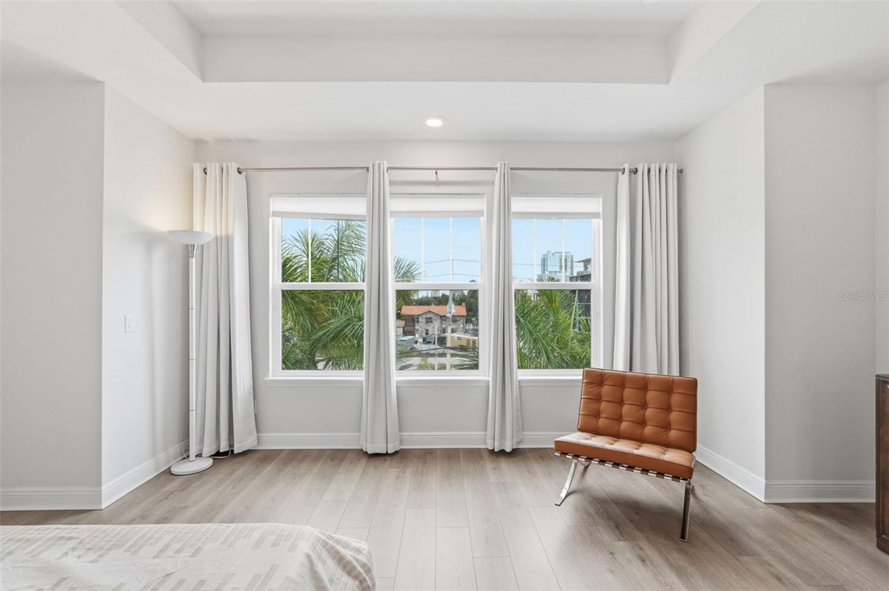 262 8th Street N, Saint Petersburg, FL 33701 Photo