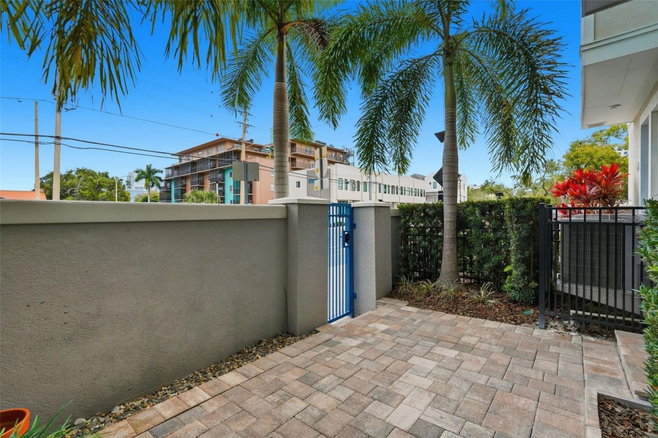 262 8th Street N, Saint Petersburg, FL 33701 Photo