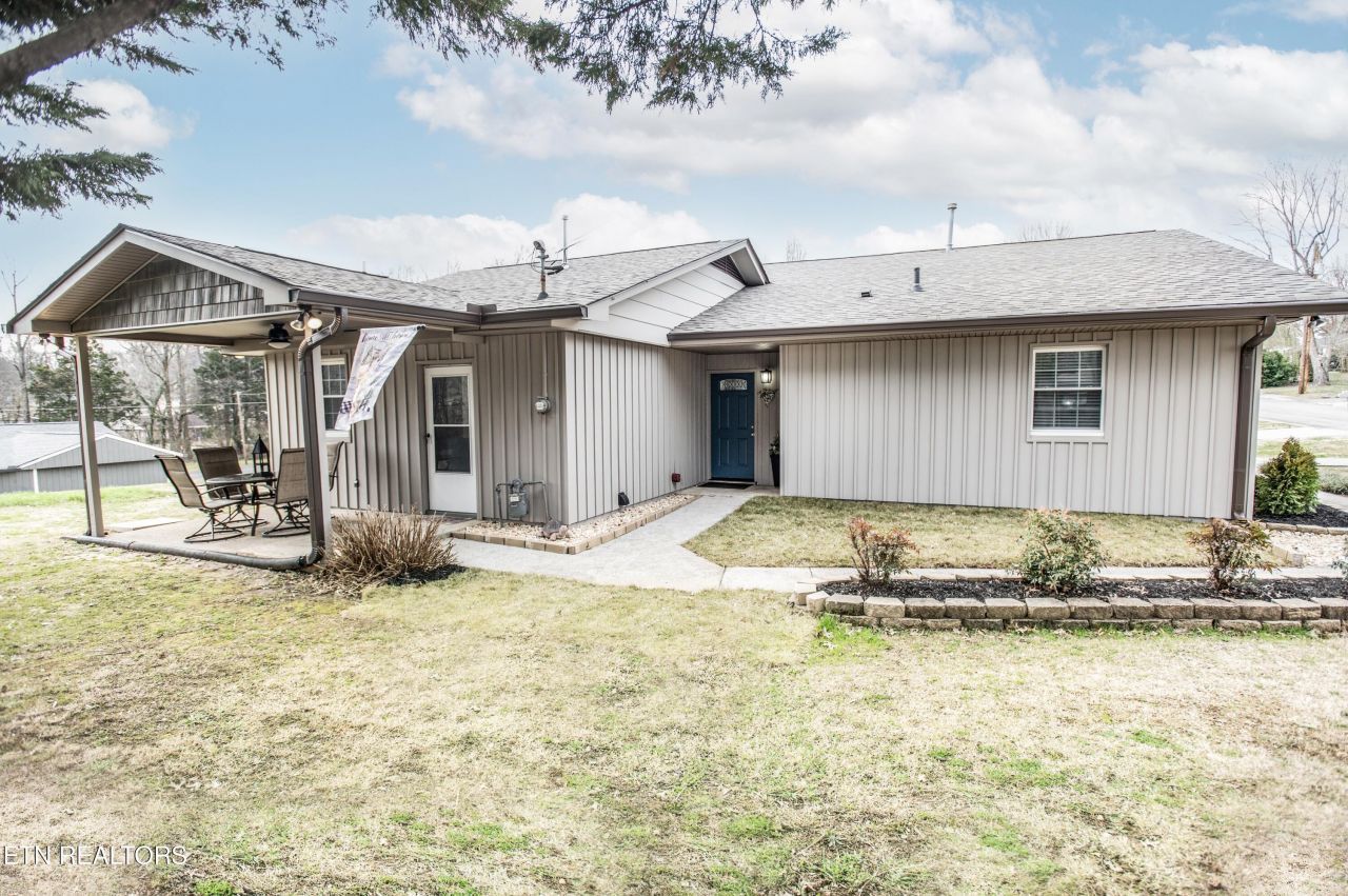 132 Pembroke Rd, Oak Ridge, TN 37830 Main Photo