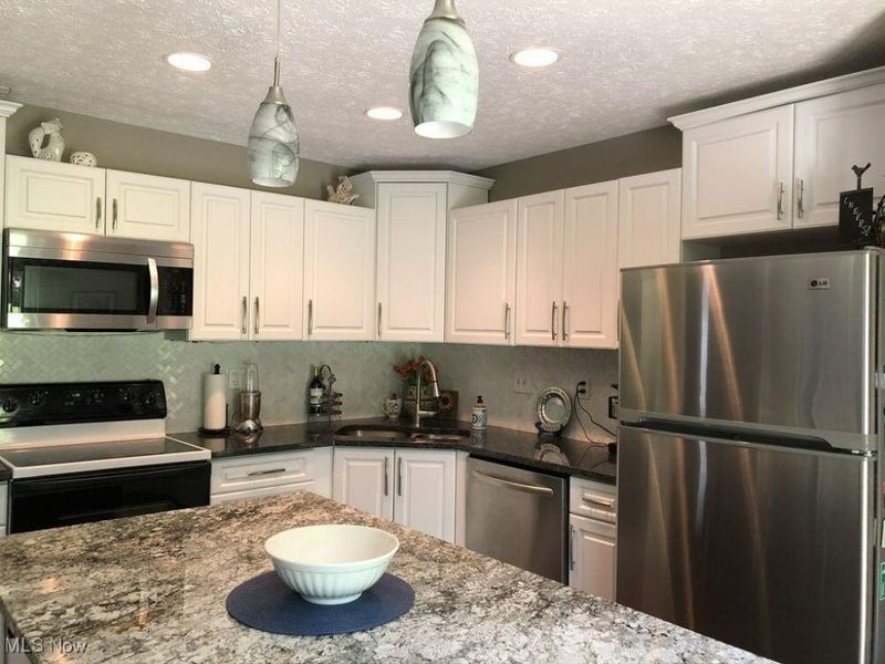 19617 Cross Trail N, Strongsville, OH 44136 Photo 6