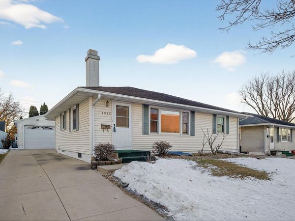 1912 16 1/2 Street NW, Rochester, MN 55901