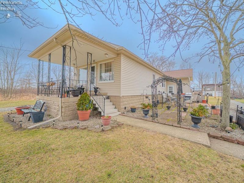 7723 W Little Portage East Road, Oak Harbor, OH 43449 Photo 2