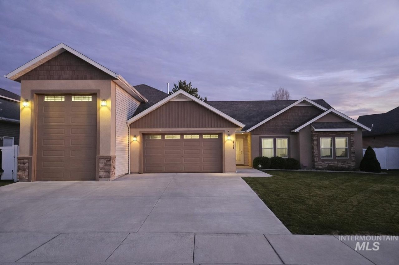 2734 Meadowbrook Dr, Twin Falls, ID 83301 Main Photo