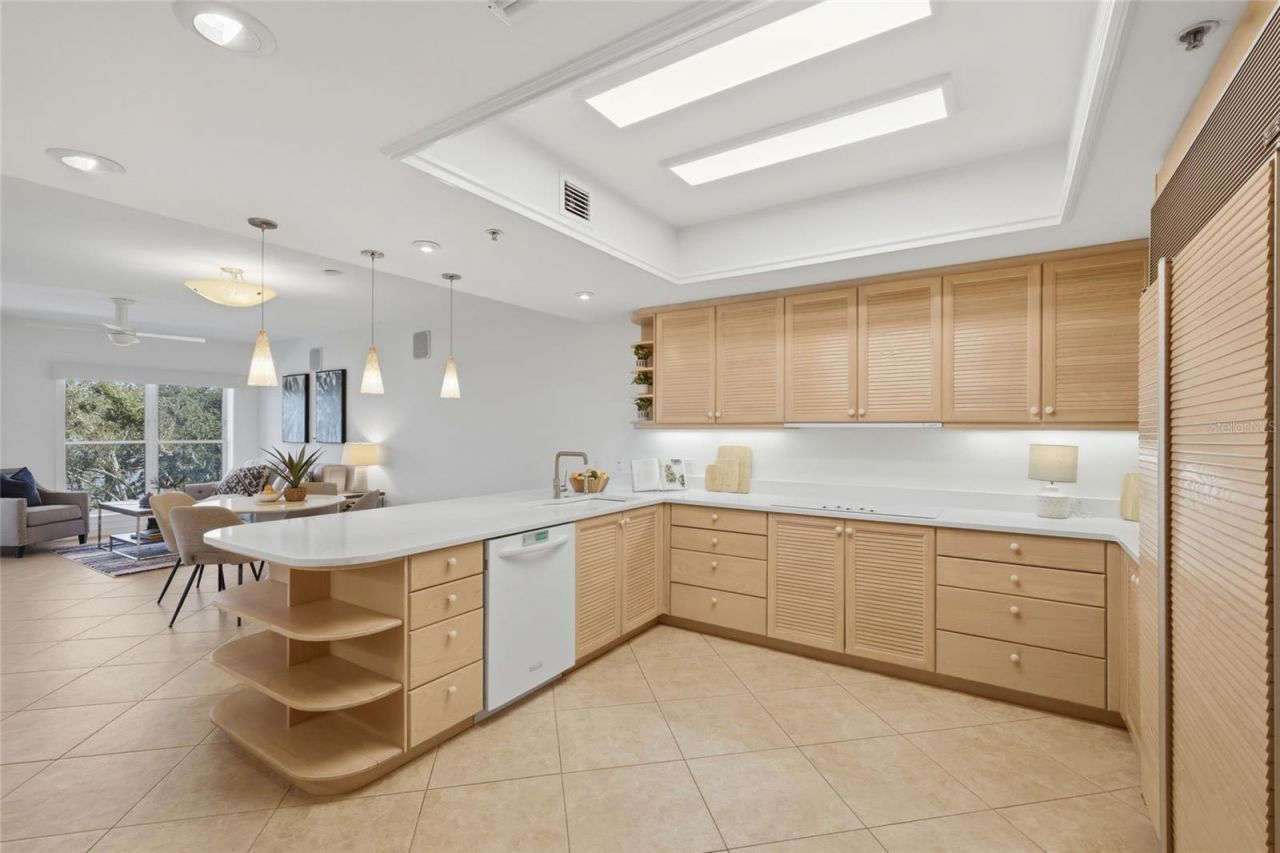 2550 Harbourside Drive, Unit 333, Longboat Key, FL 34228 Photo