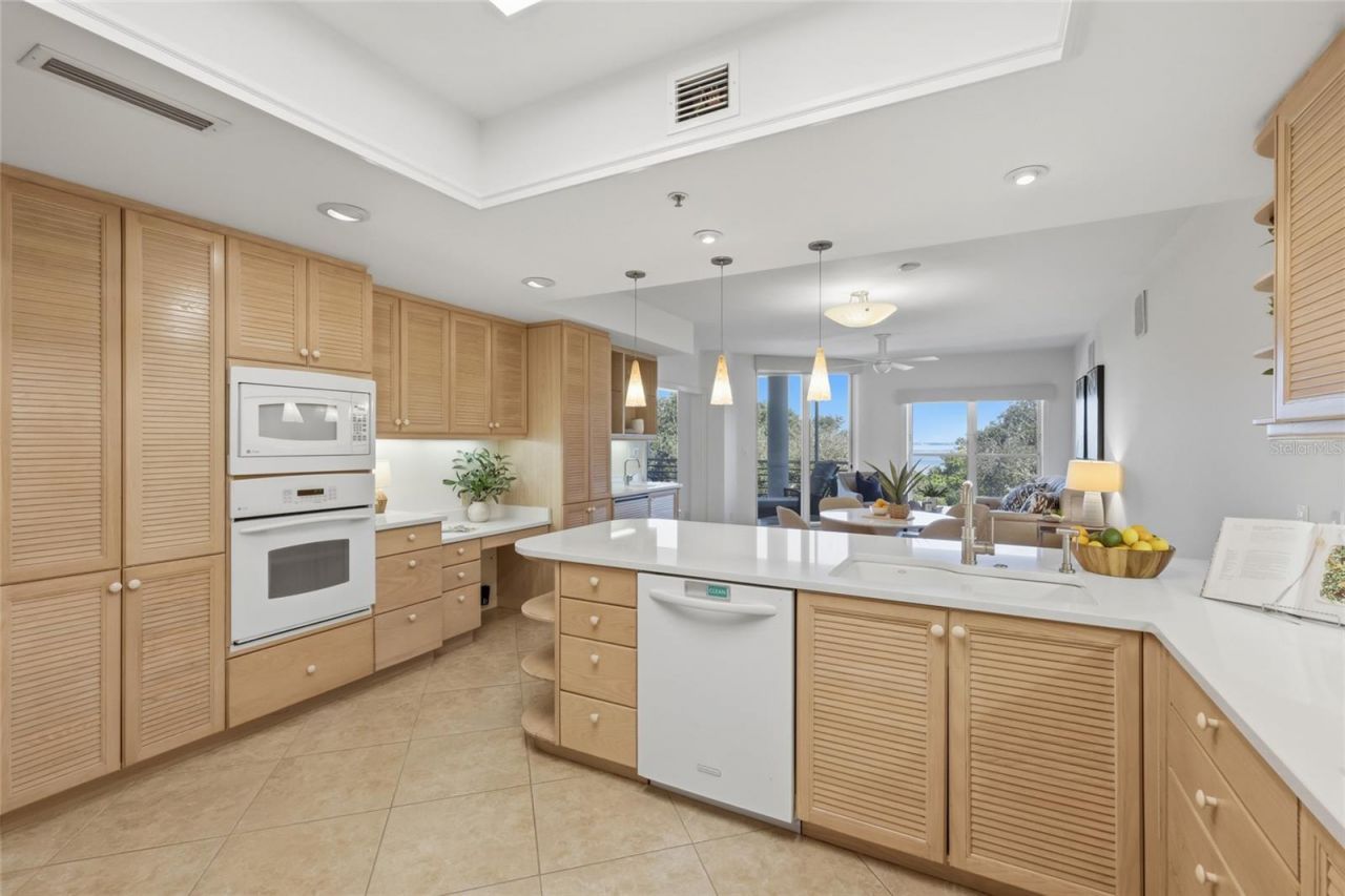 2550 Harbourside Drive, Unit 333, Longboat Key, FL 34228 Photo