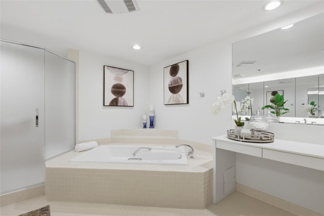 2550 Harbourside Drive, Unit 333, Longboat Key, FL 34228 Photo