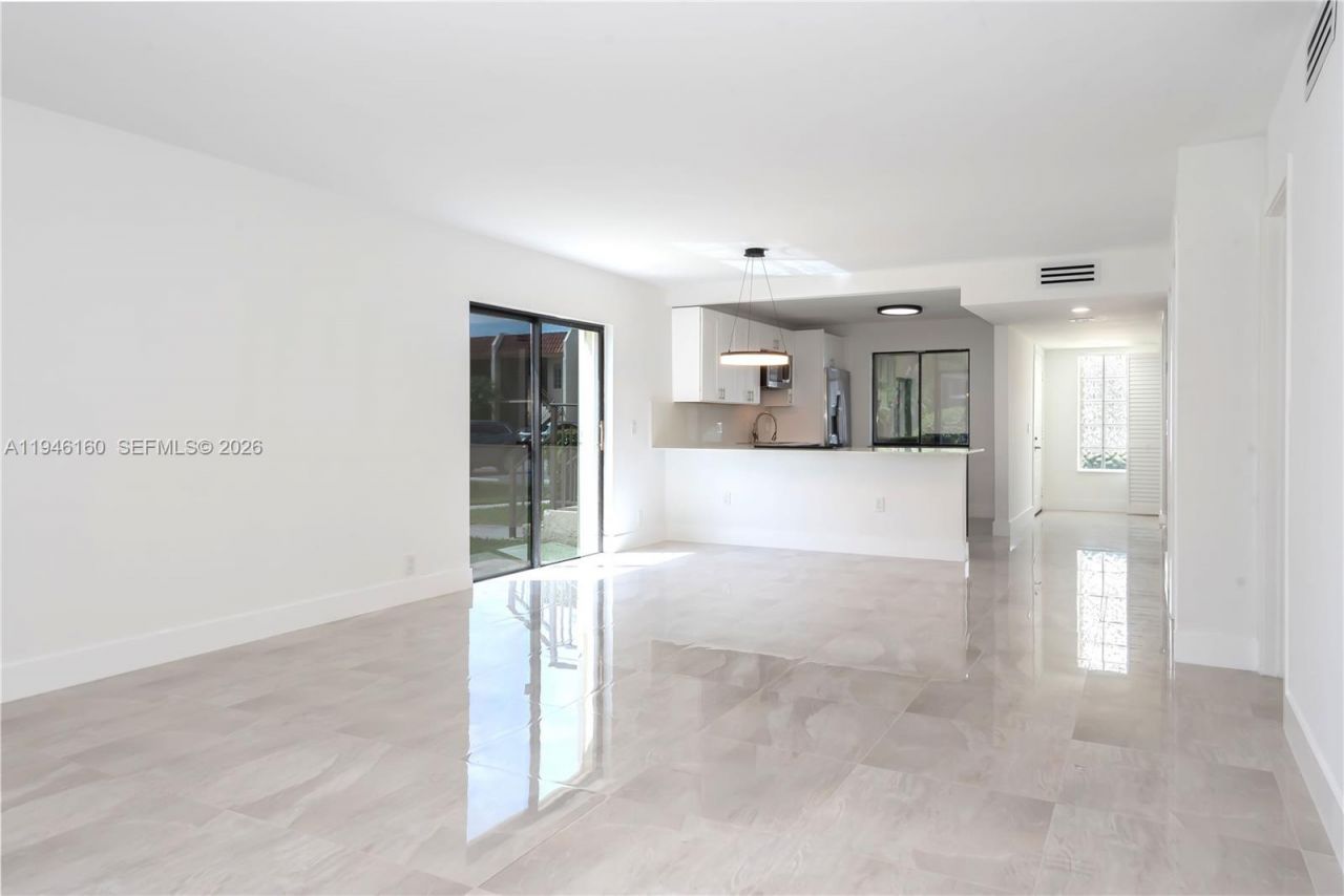 16461 Blatt Blvd, Unit 104, Weston, FL 33326 Photo