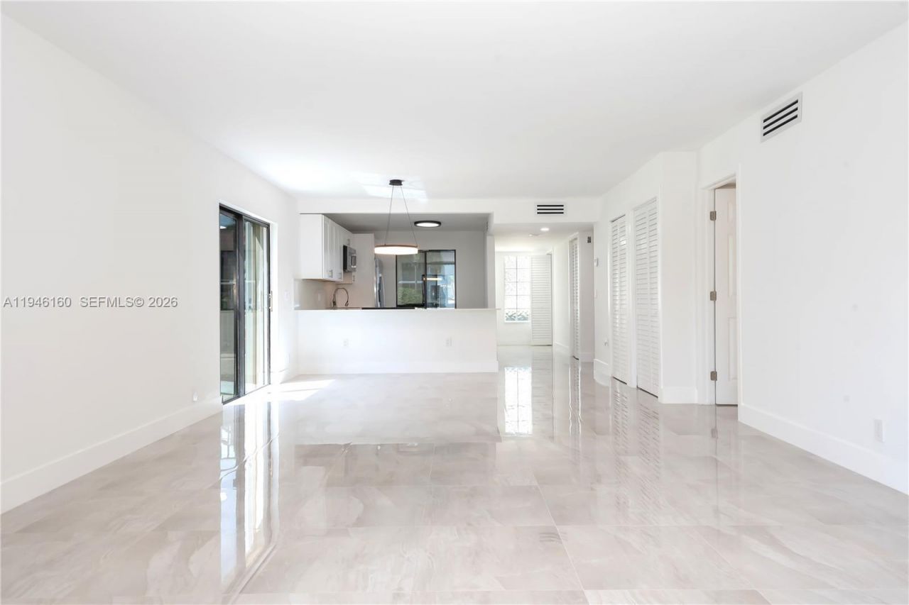 16461 Blatt Blvd, Unit 104, Weston, FL 33326 Photo