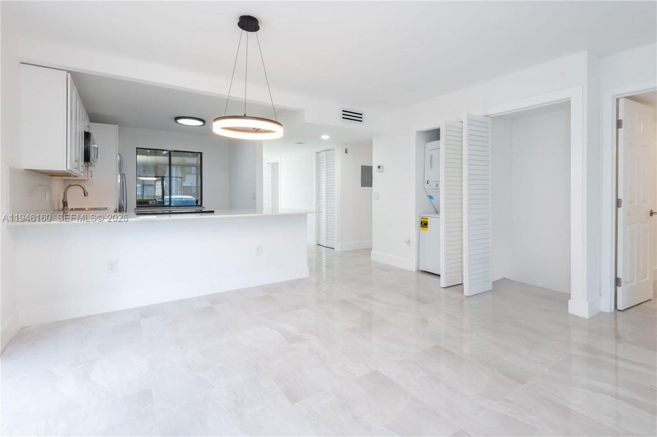 16461 Blatt Blvd, Unit 104, Weston, FL 33326 Photo