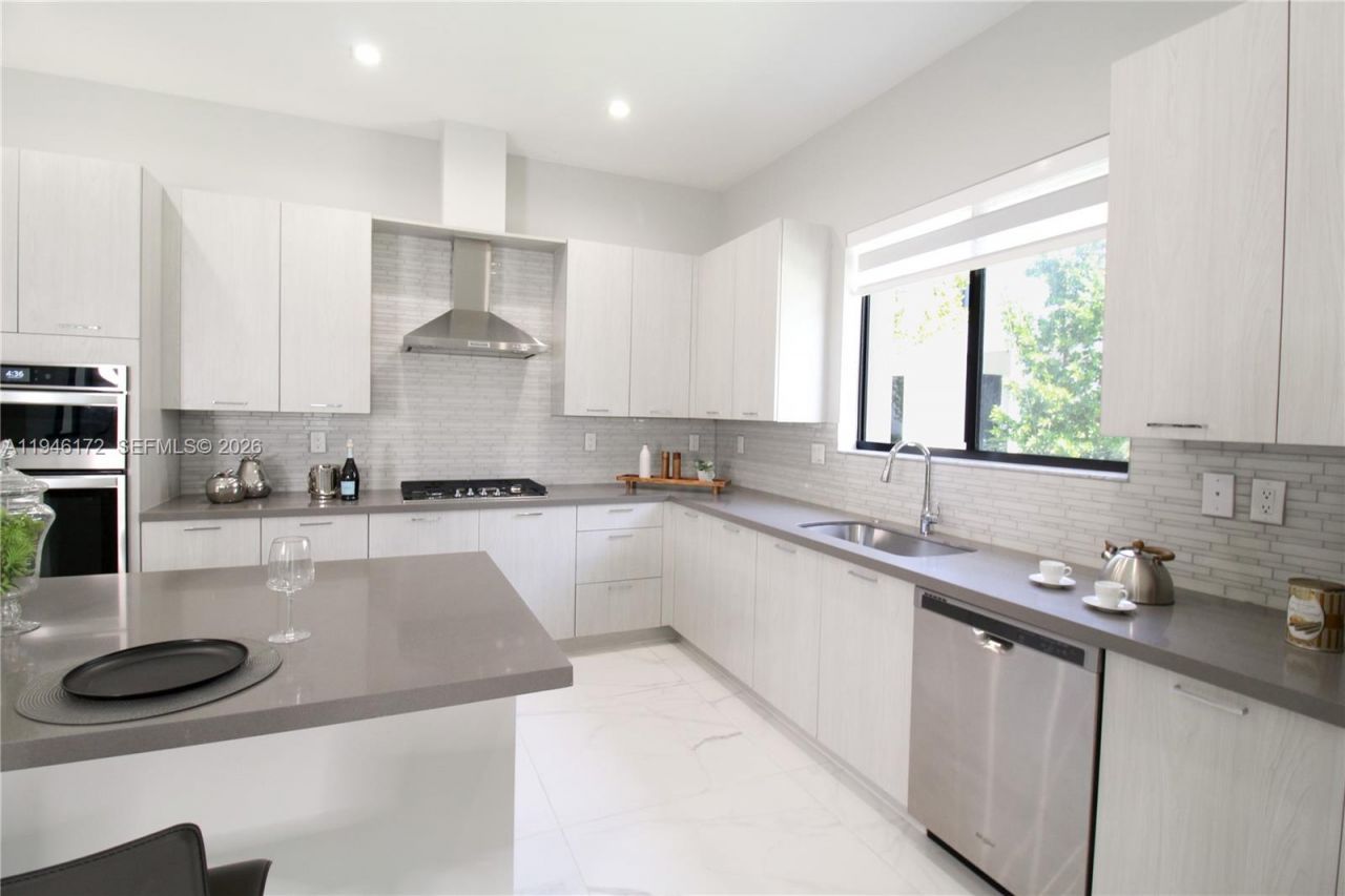 4349 NW 81st Ave, Doral, FL 33166 Photo