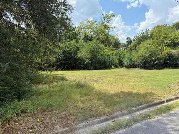 320 Mlk Drive , Sulphur Springs, TX 75482