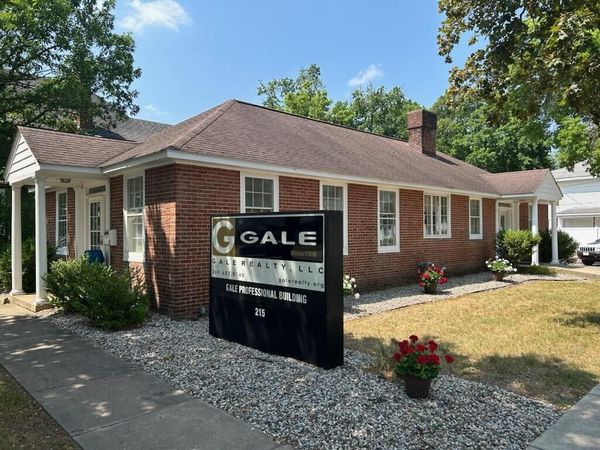 215 N Kalamazoo Street, Paw Paw, MI 49079